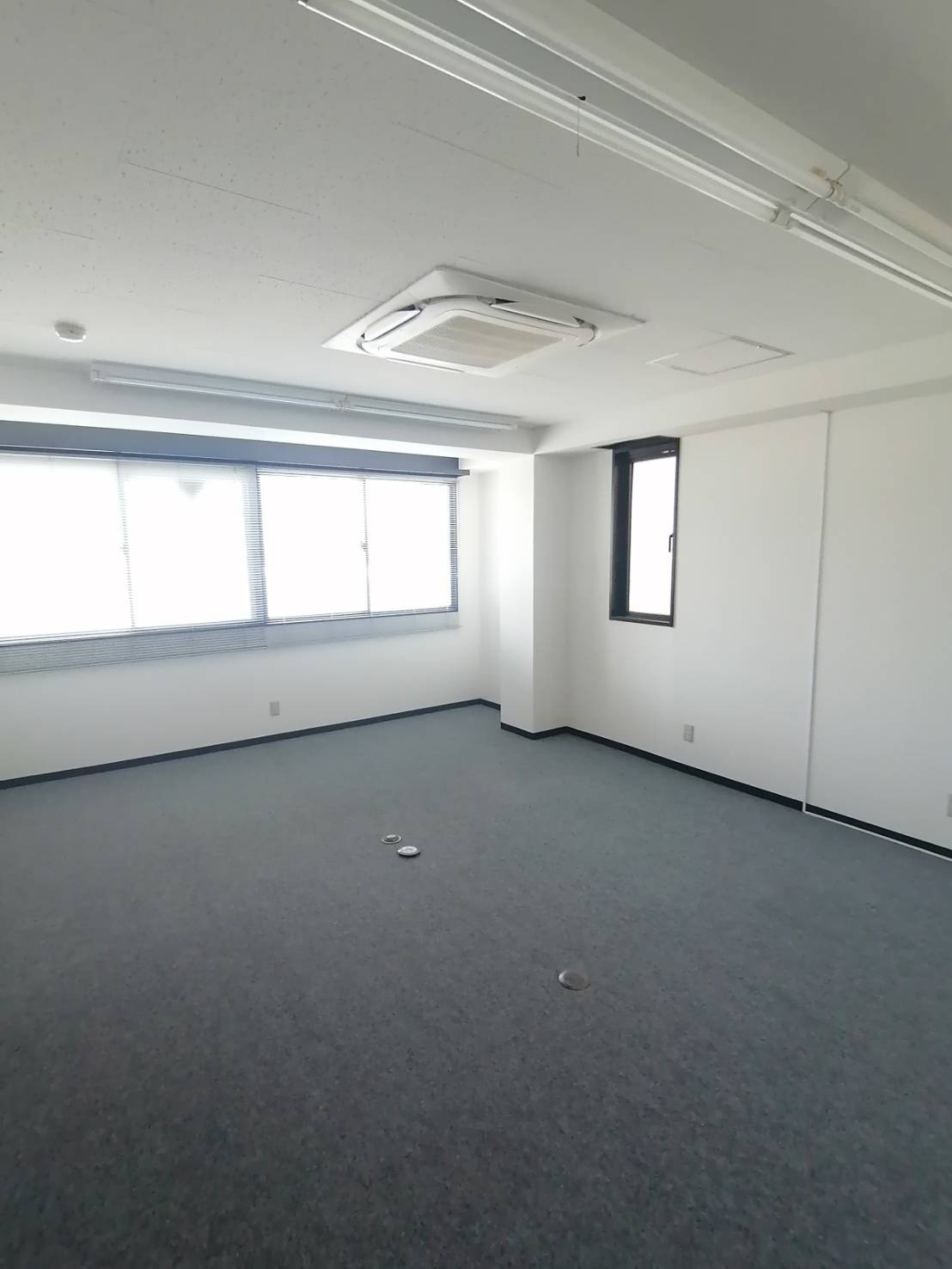 セキュリティーバッチリの事務所店舗の画像