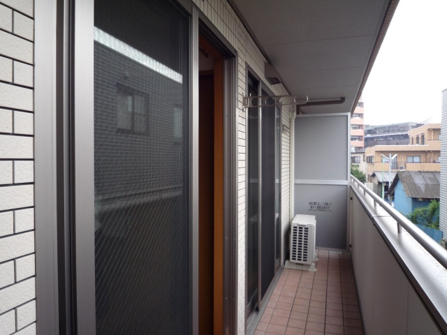 住宅の窓に使用されている複層ガラスとは？メリットと注意点を解...の画像