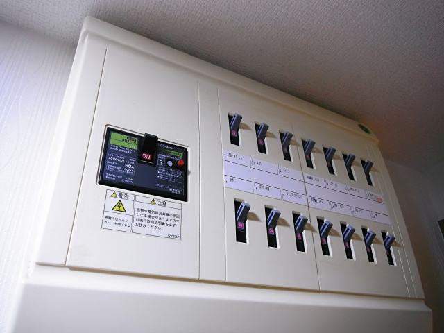 戸建てに住むファミリーに適したアンペア数は？調べ方や目安をチ...の画像