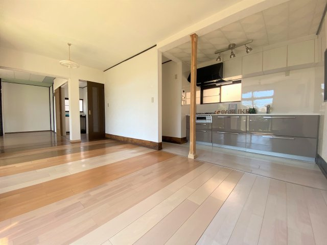 「駅チカでお庭のある2階建3LDKがズバリ1100万円で登場！ 高台にあり開放的な眺望も楽しめますよ♪」の画像