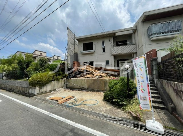 【新着物件】和泉市鶴山台１丁目の古家を解体中です～(^^♪の画像