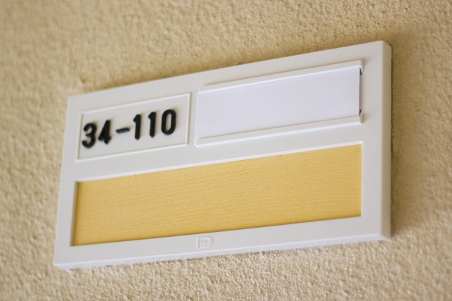 マンションでは表札は付ける？付けない？表札の必要性を確認！の画像