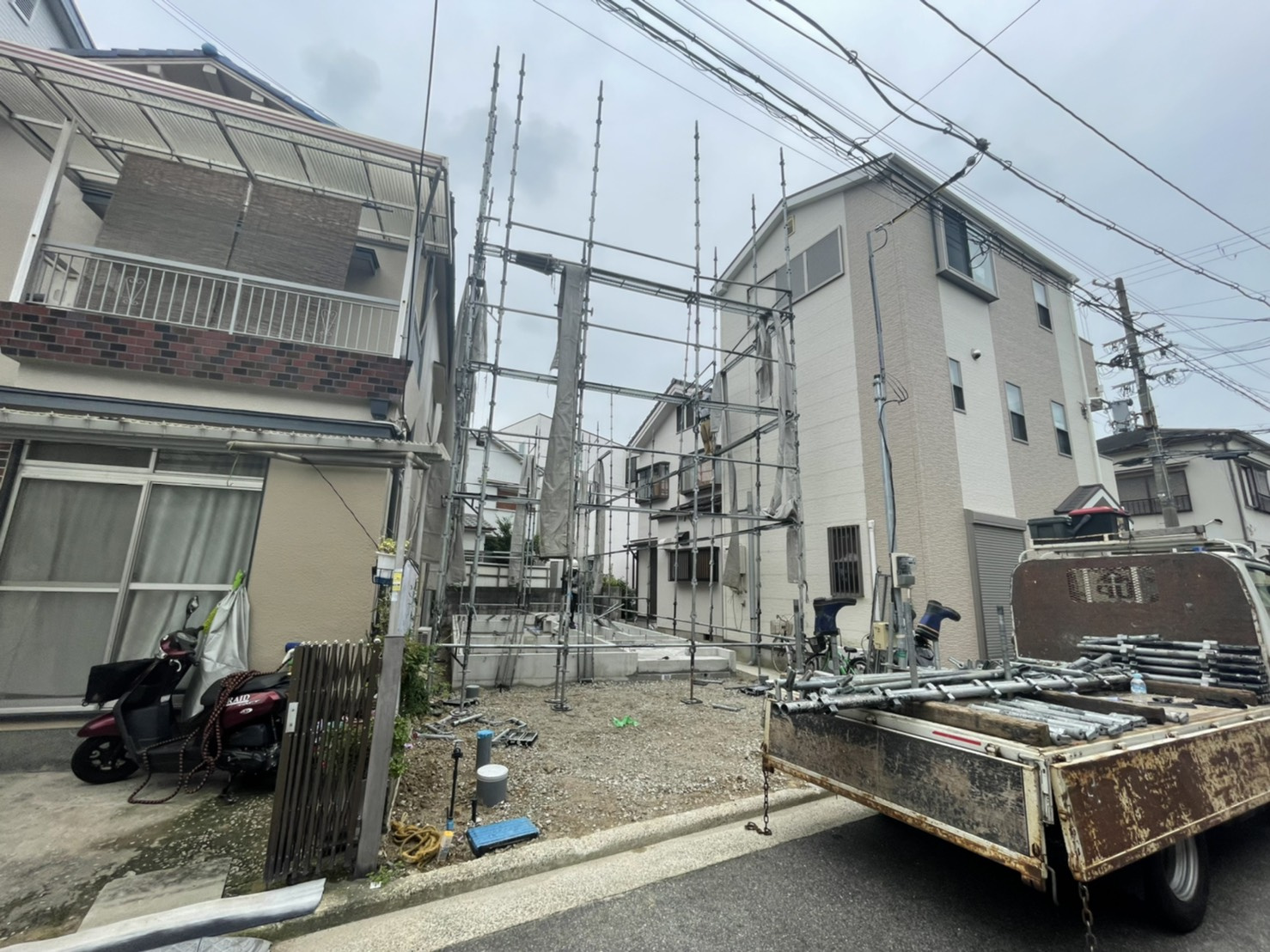【上野芝向ヶ丘町の注文建築】足場が設置されました(^^♪の画像