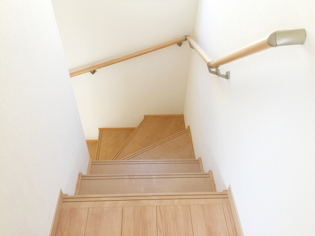 一戸建てに設置する階段にはどんな種類があるかの画像