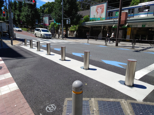 竹下通り　入口車止めの画像