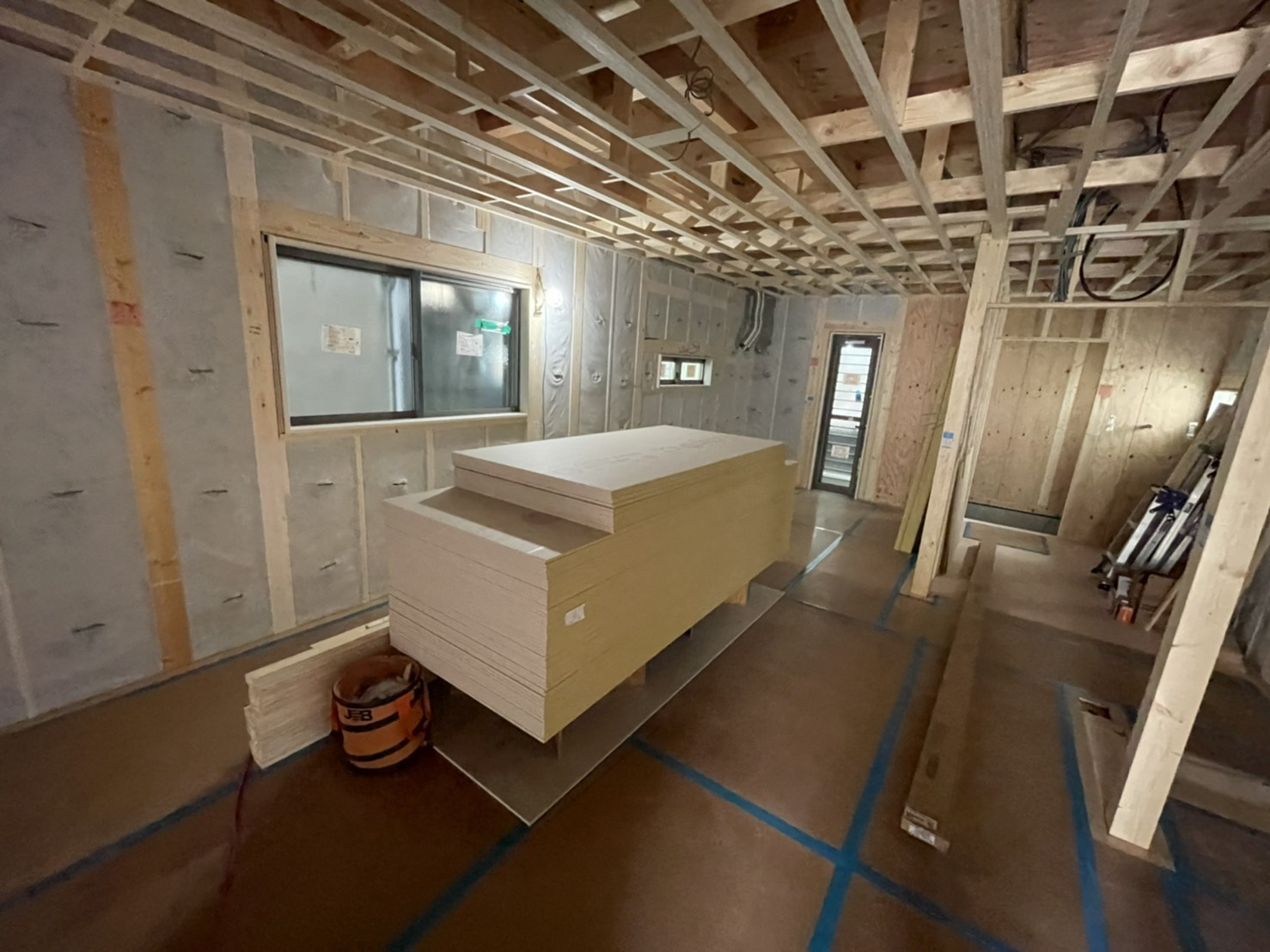 【上野芝向ヶ丘町の注文建築】フローリング貼りました(^^♪の画像
