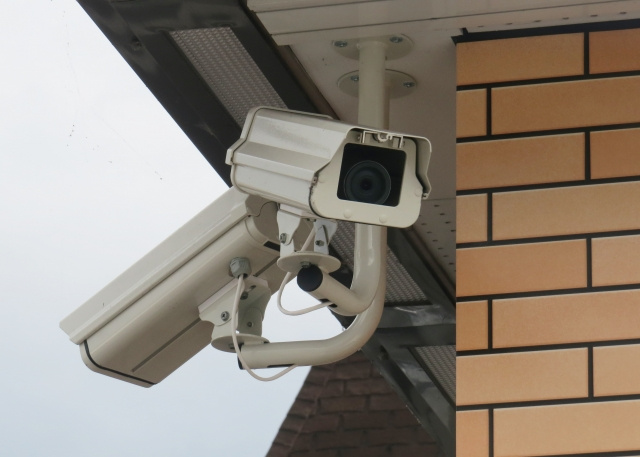 賃貸物件に防犯カメラがあるメリットとは？個人での設置は可能？