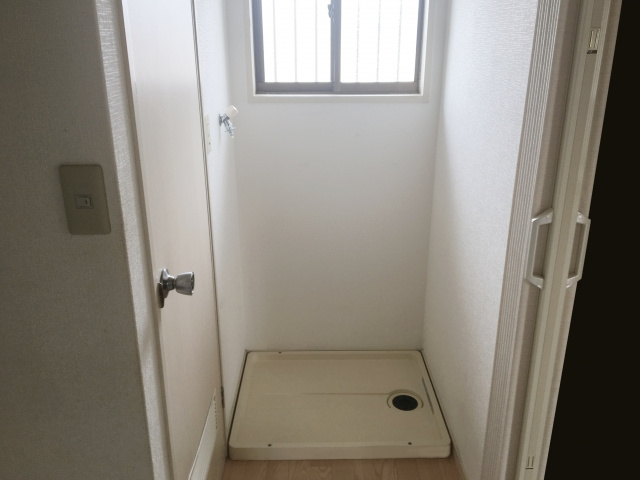 室内と室外どちらがおすすめ？賃貸物件の洗濯機置き場事情の画像