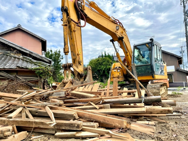 その空き家を更地にして売却しませんか？解体費用に対する補助金...の画像