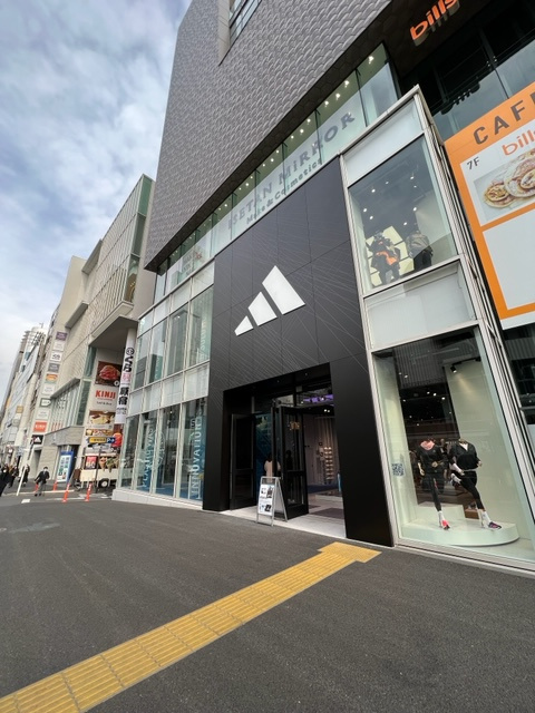 「アディダス ブランドセンター 原宿」を東京・東急プラザ 表...の画像