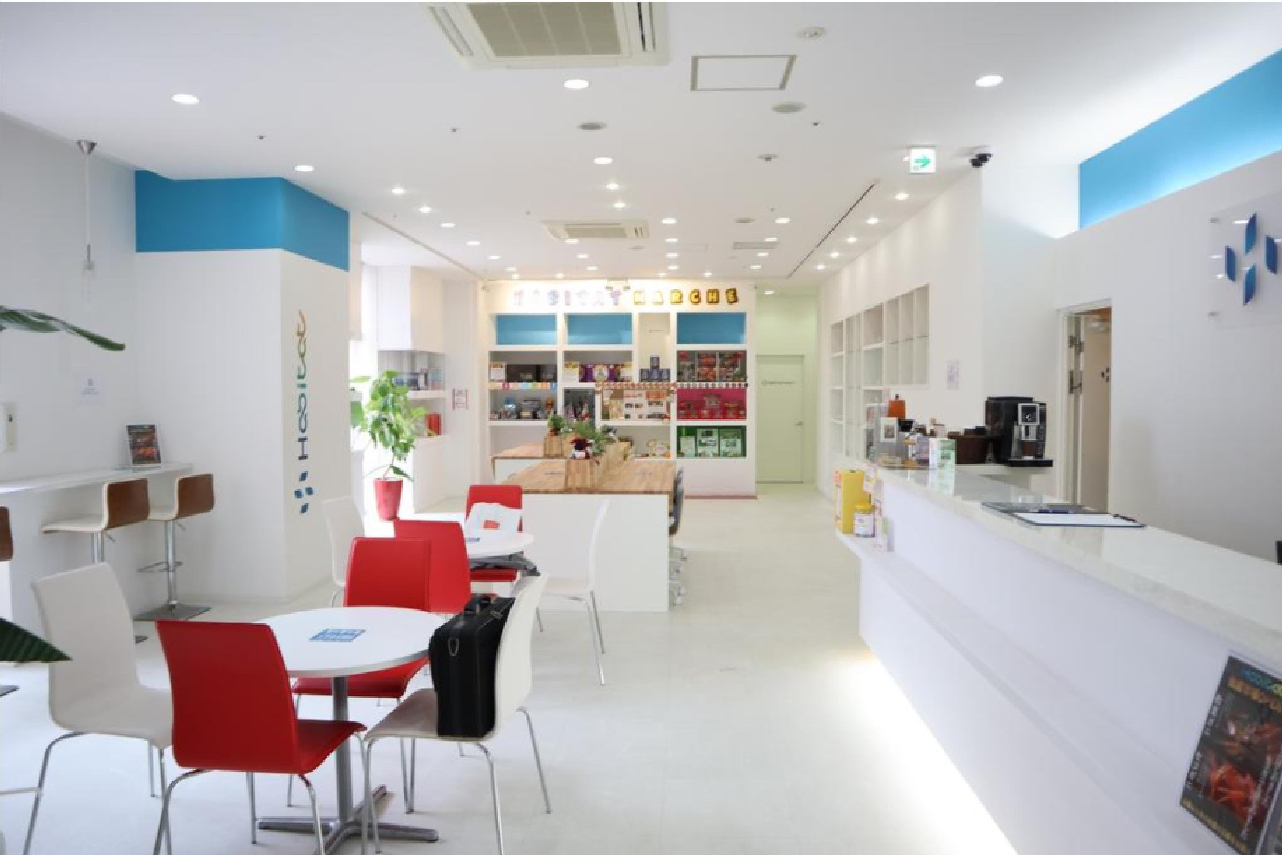 広々とした居抜きのお洒落店舗の画像