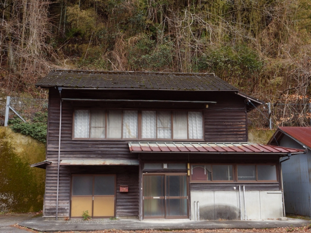 空き家を売りたい方に！現状のままか更地にするか売り方をご紹介...の画像