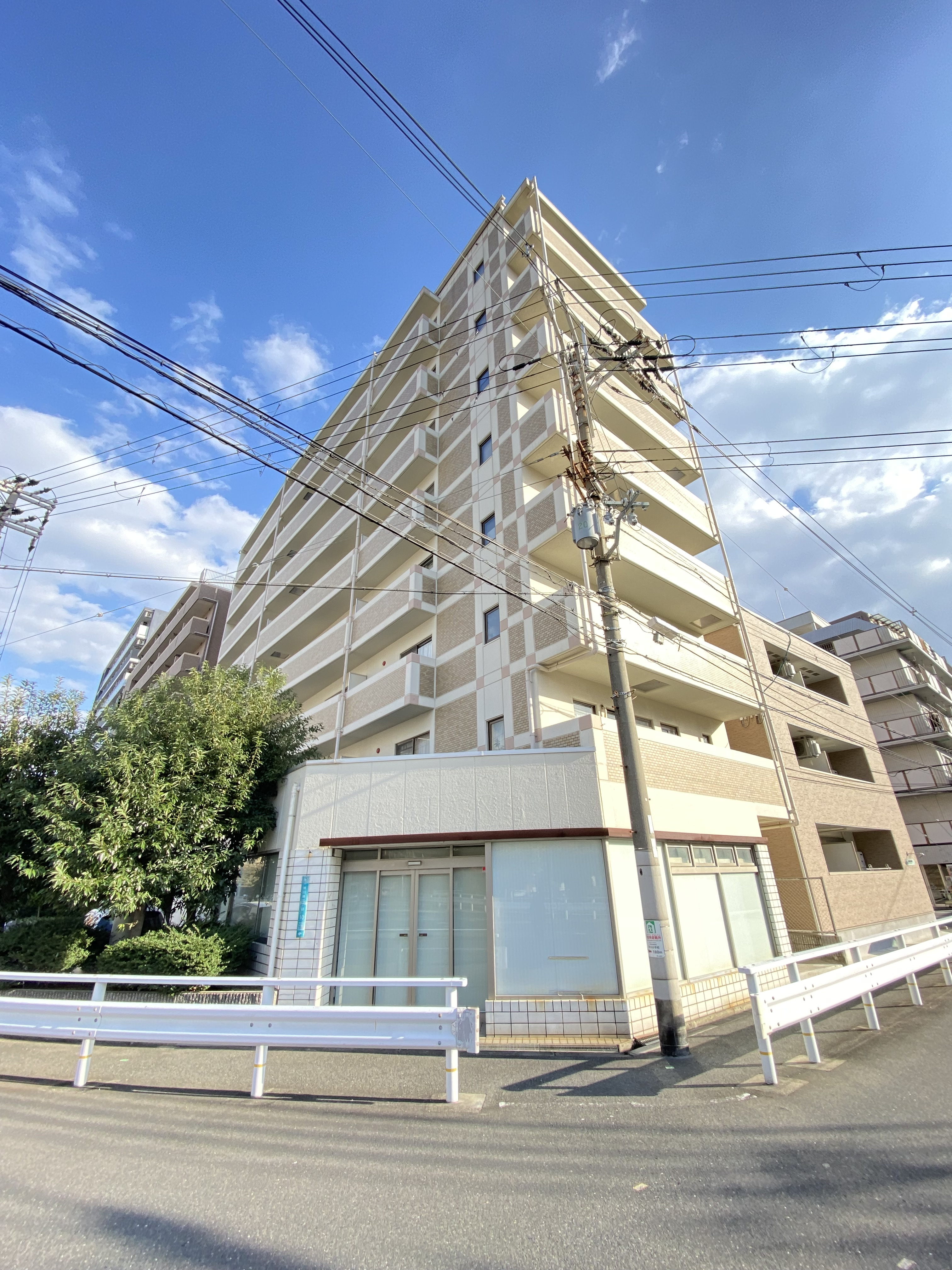 公園が目の前にあるので環境が良いです。の画像