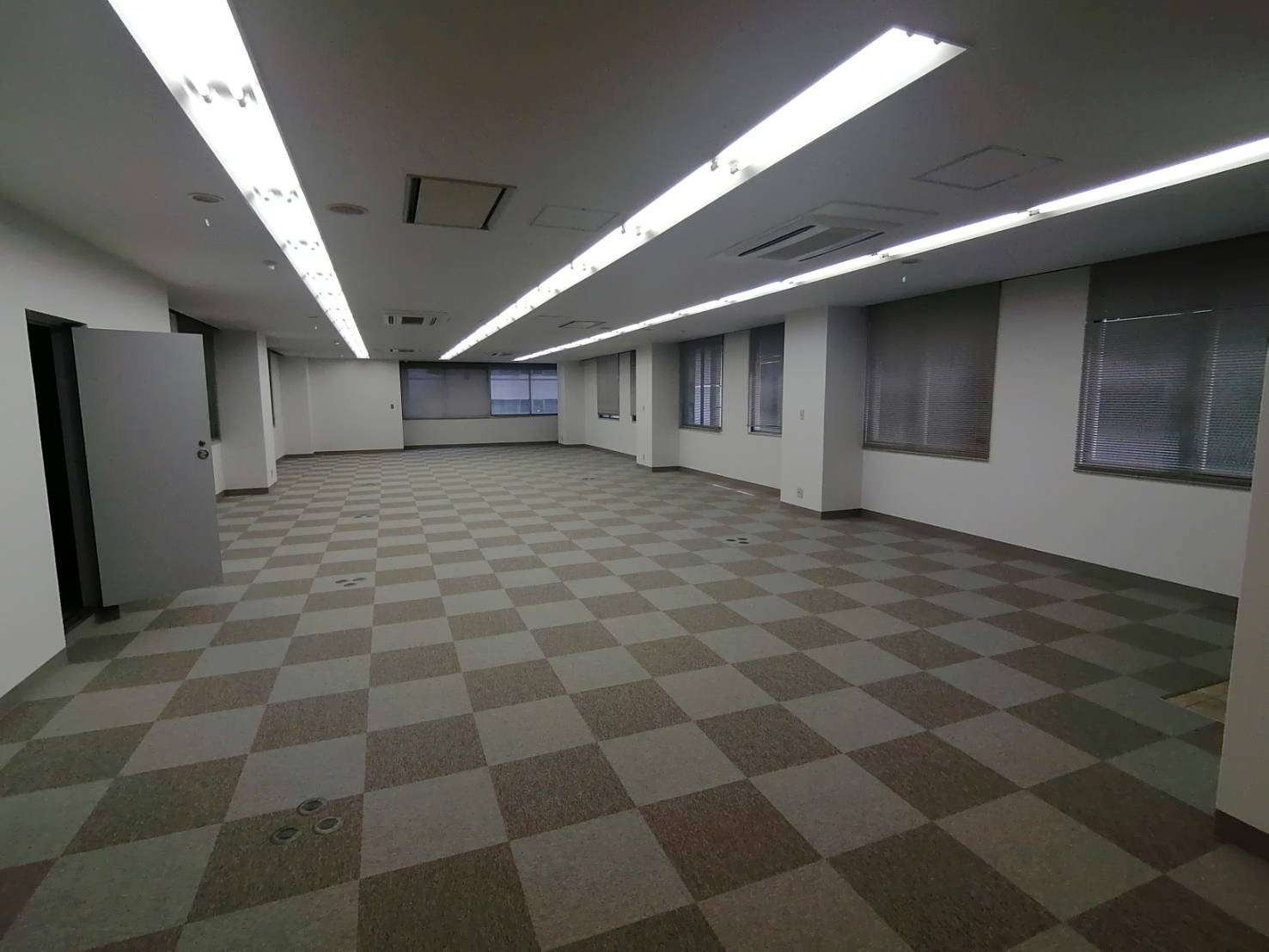 フラワーロード沿いの事務所ビルの画像