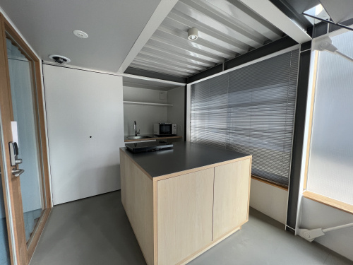 キッチンスペースは他の居住者と共同