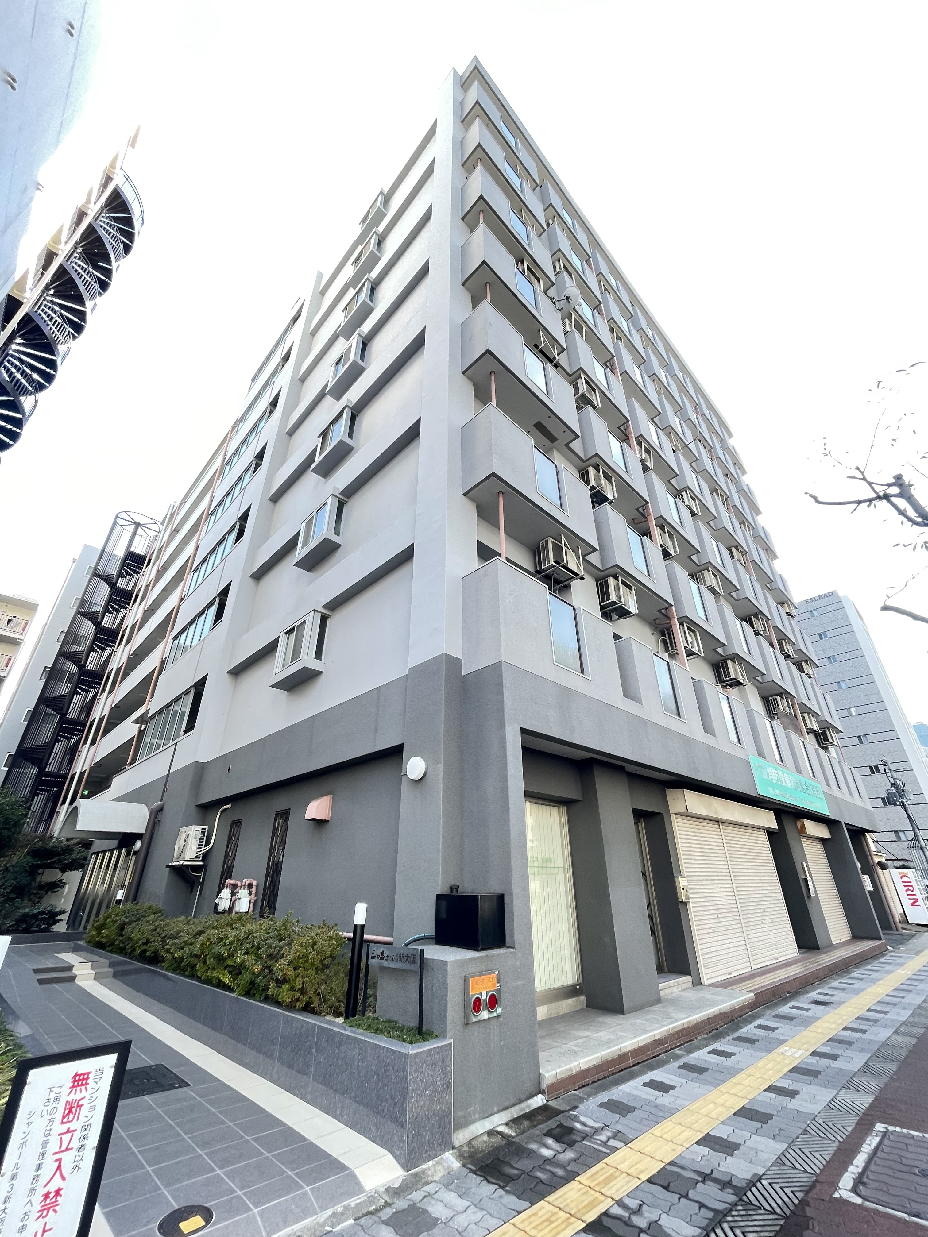 シャンボール新大阪　久々の空です(^^♪　洋室広々12帖の画像