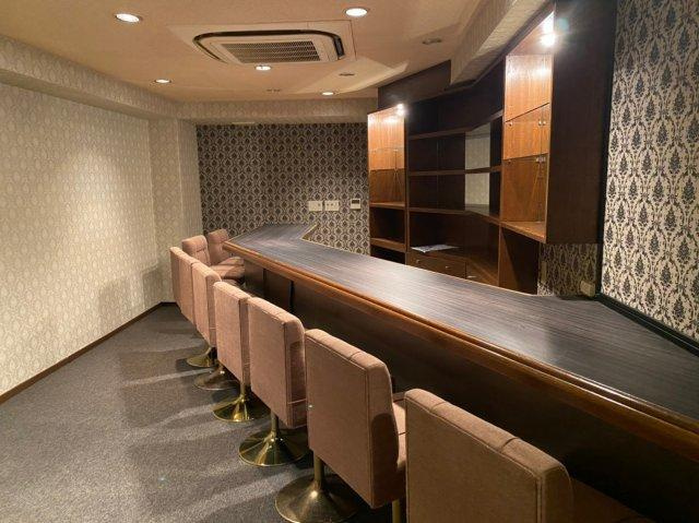 駅から徒歩3分の重厚感のある居抜き店舗の画像