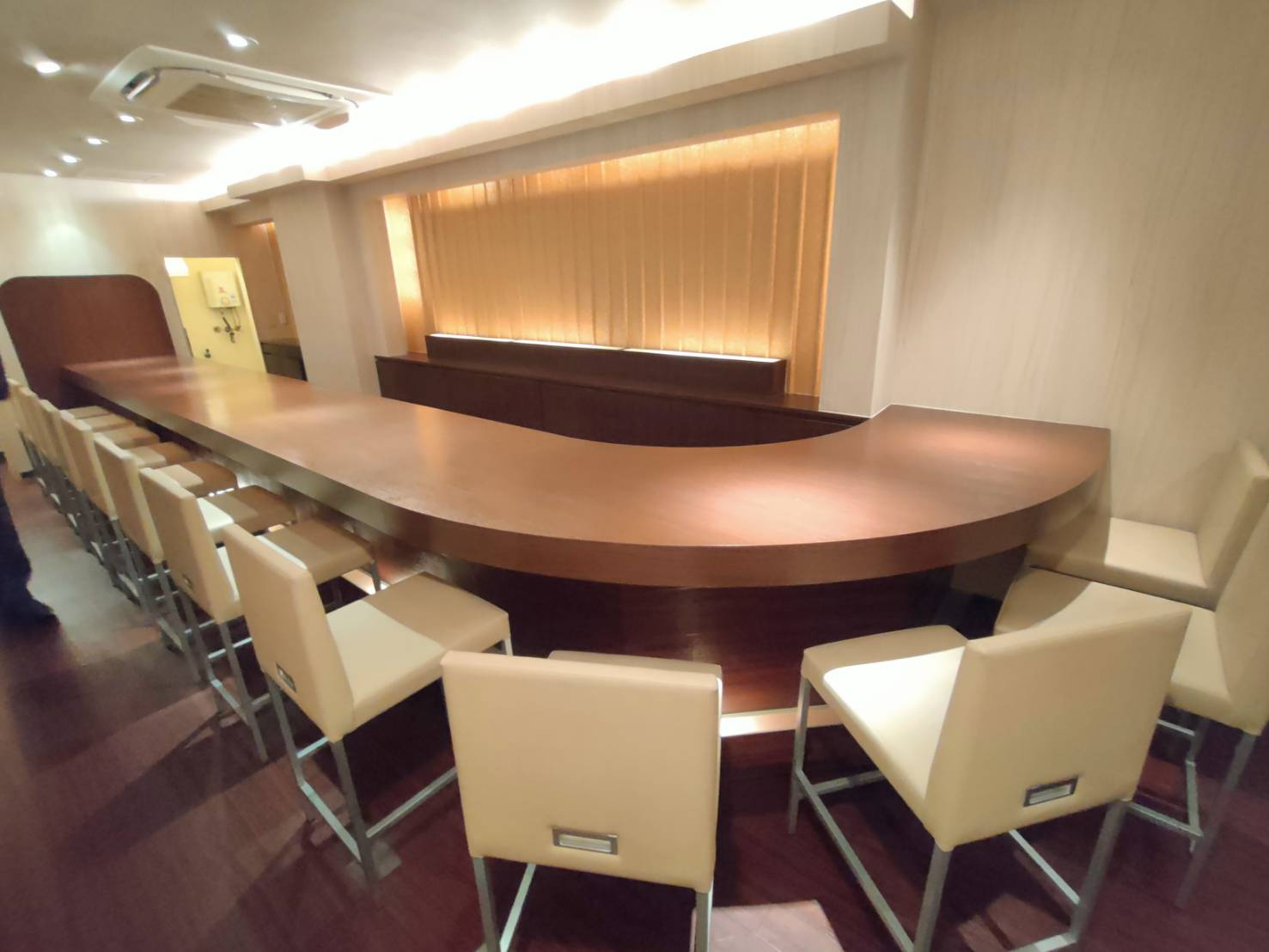 BAR向け綺麗な居抜き店舗の画像