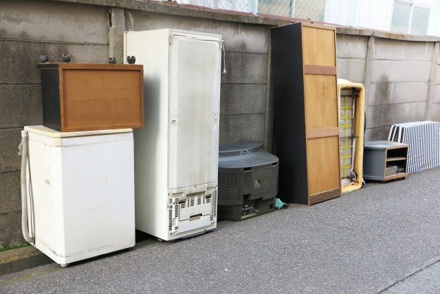 管理している賃貸物件の敷地内に粗大ごみが！責任の所在や対策に...の画像