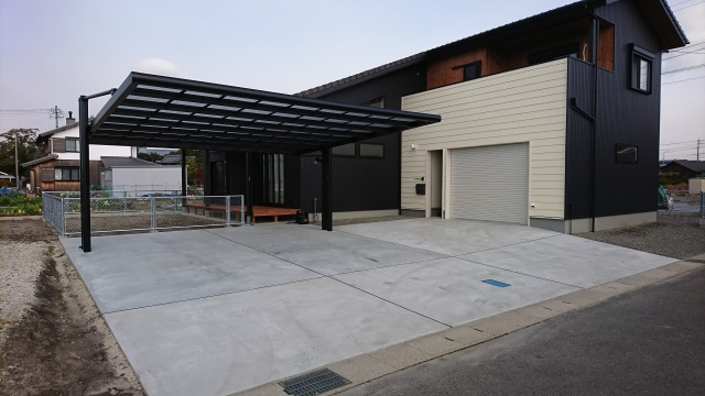 駐車場に屋根を設置したときの費用相場や注意点を解説！の画像