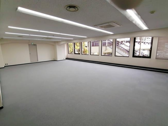 海岸通の綺麗な事務所仕様店舗の画像