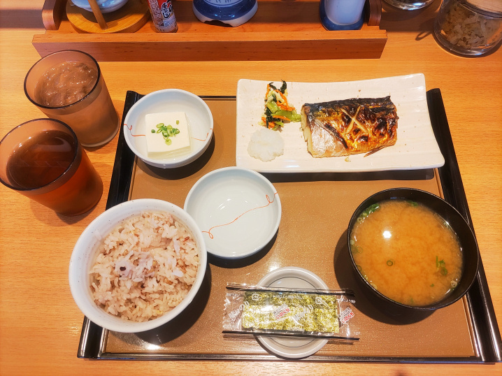 やよい軒松山福音寺店で朝食メニューがあるの知ってますか？？の画像