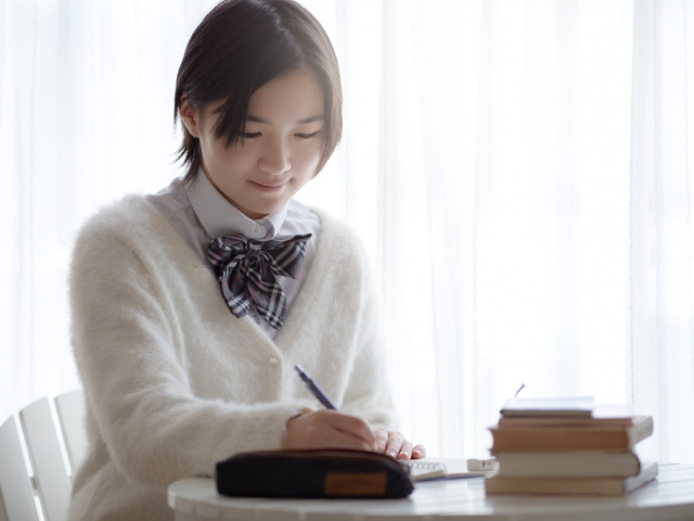 高校生でも一人暮らしはできる？問題点や契約までの流れを解説の画像