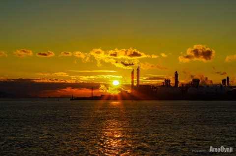 夕暮れ工場の画像