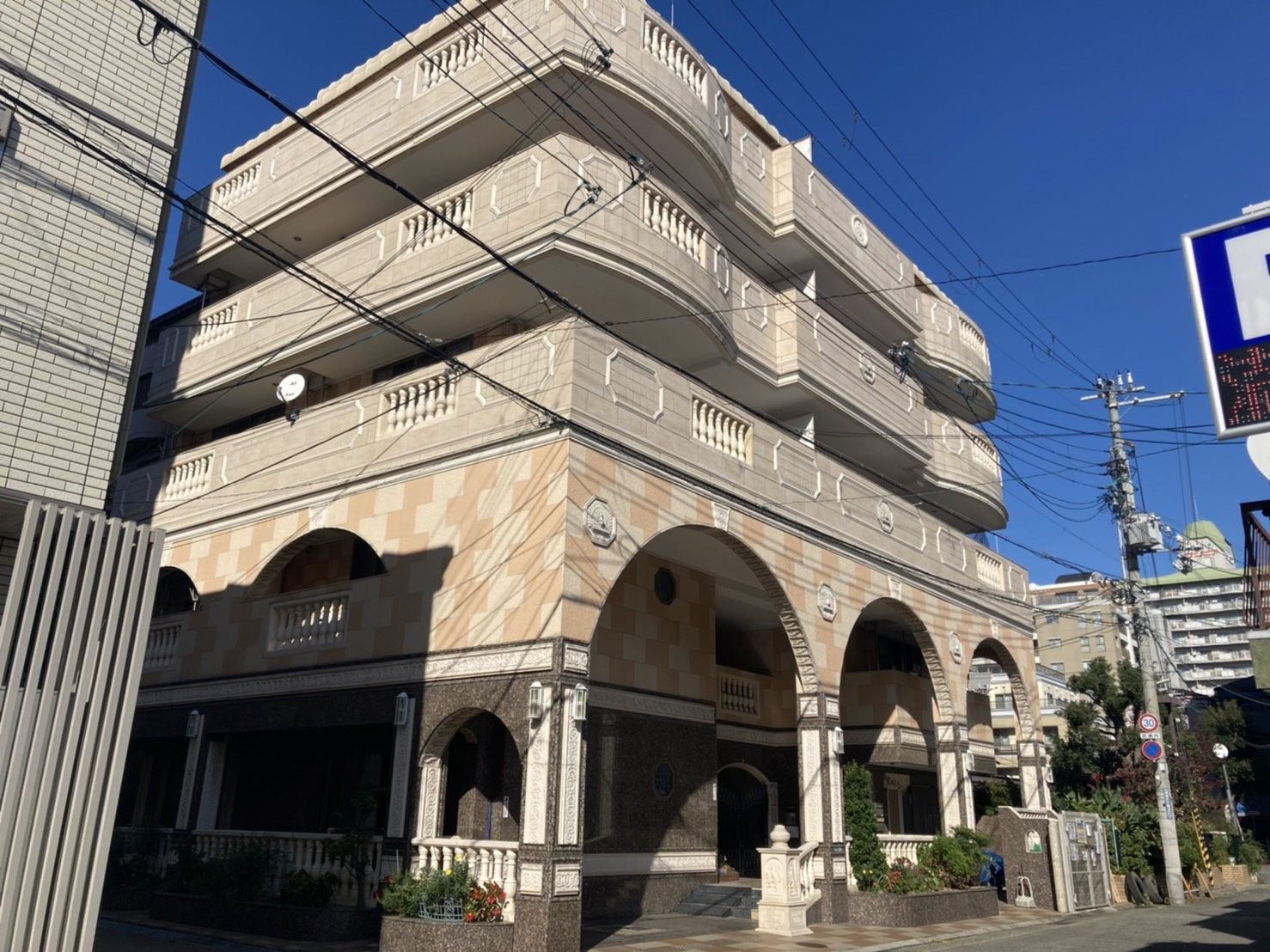 綺麗な外観ビルです★の画像