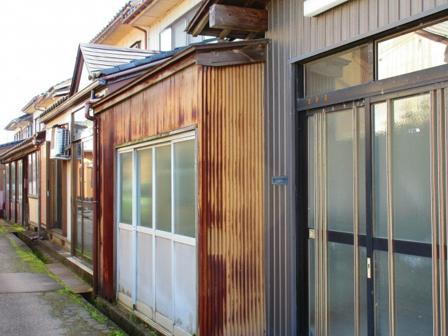 長屋式住宅とはどんな住宅？売却しにくい理由や売却方法などもご...の画像
