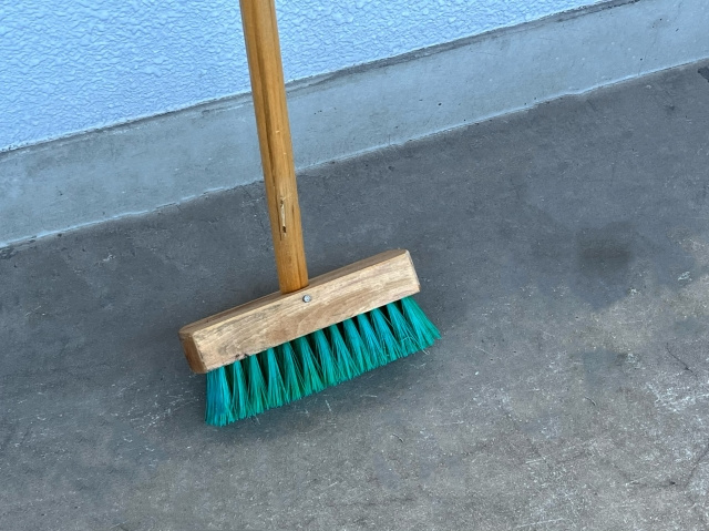 賃貸物件の退去時にはベランダ掃除が必要？業者への依頼費用も解...の画像