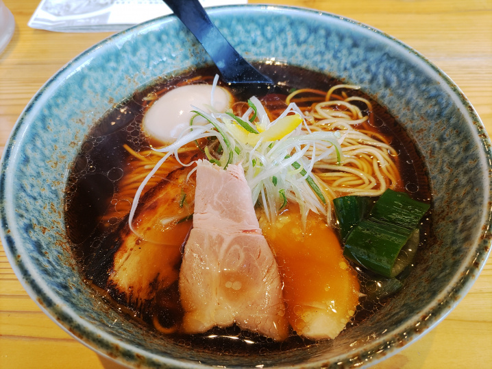 和泉南にある本格派醤油ラーメンの醤和堂、丼の中で一口目が一番...の画像