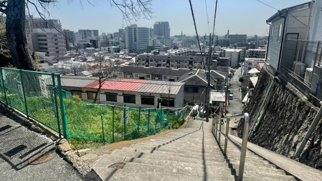 川西の心臓破りの階段の画像