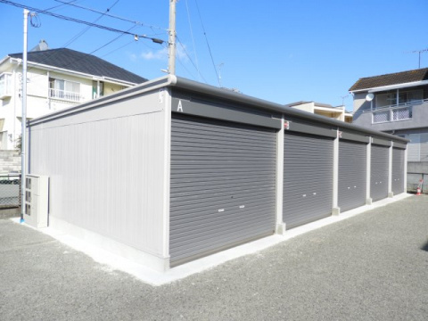 【募集中】☆明石市魚住町清水にシャッター付き駐車場がございま...の画像