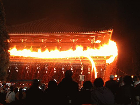 奈良県イベント情報♪【 修二会（東大寺二月堂）】の画像