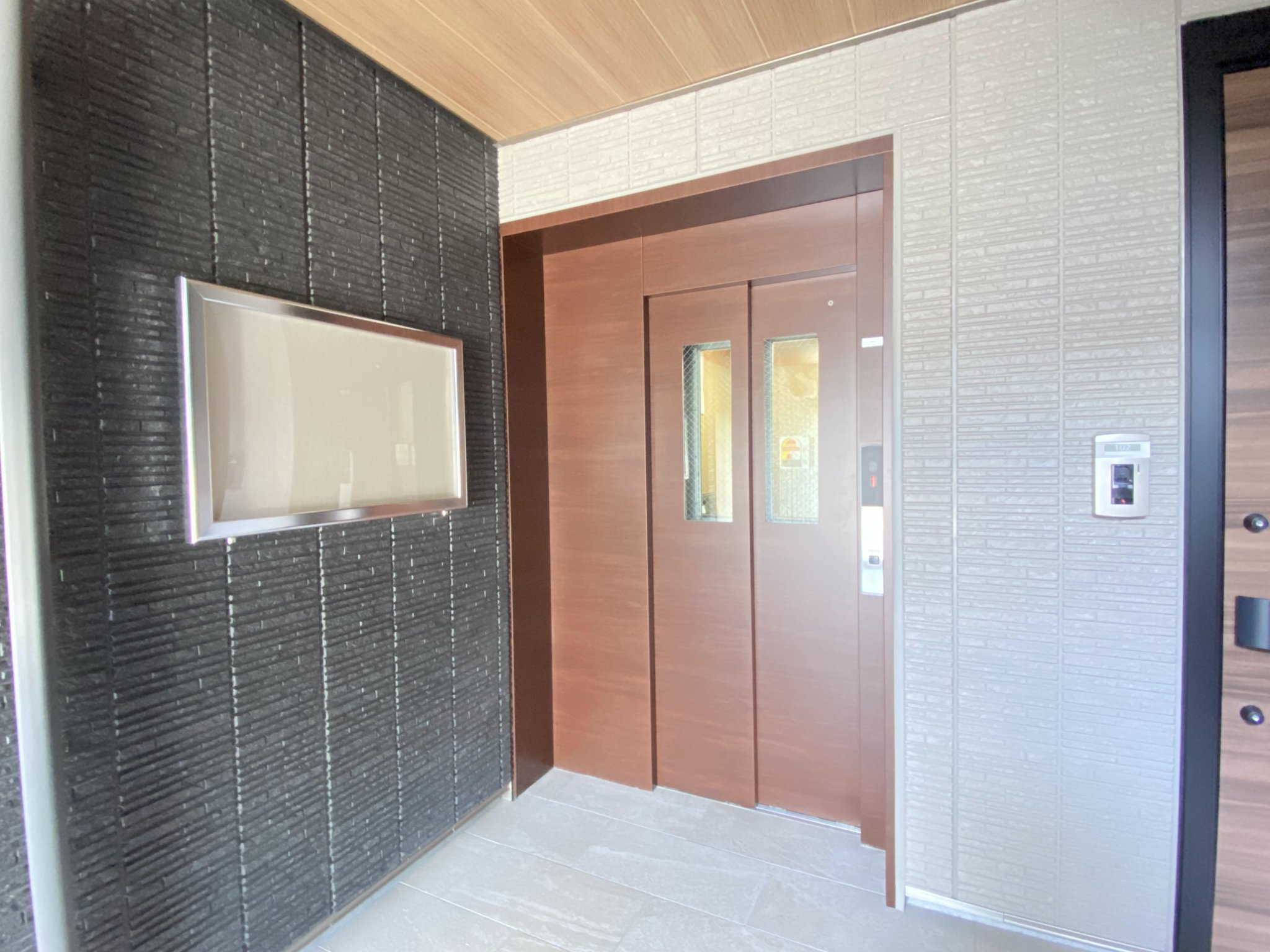 3階建てエレベーター付きの新築の画像