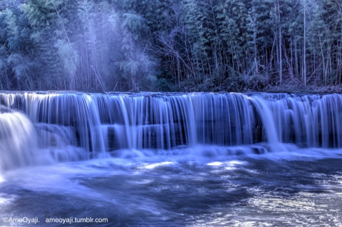 小さくて迫力には欠けるけど滝は滝(^ ^)の画像