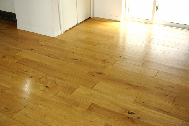 賃貸物件のフローリングの原状回復とは？経年変化や相場もご紹介