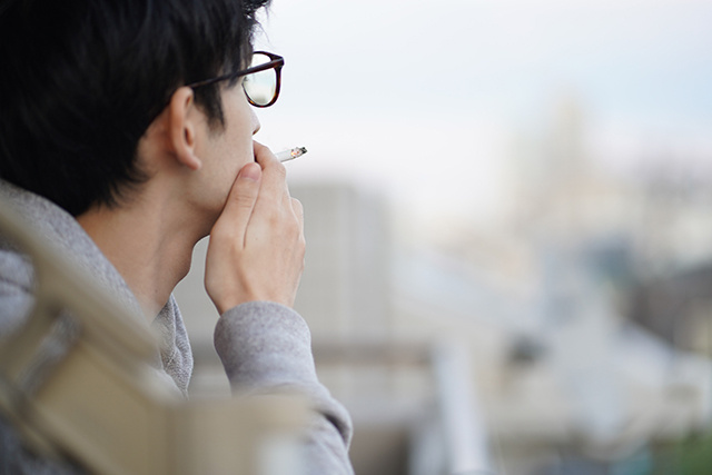 賃貸物件のベランダでタバコを吸うのは大丈夫？喫煙者のための対...の画像
