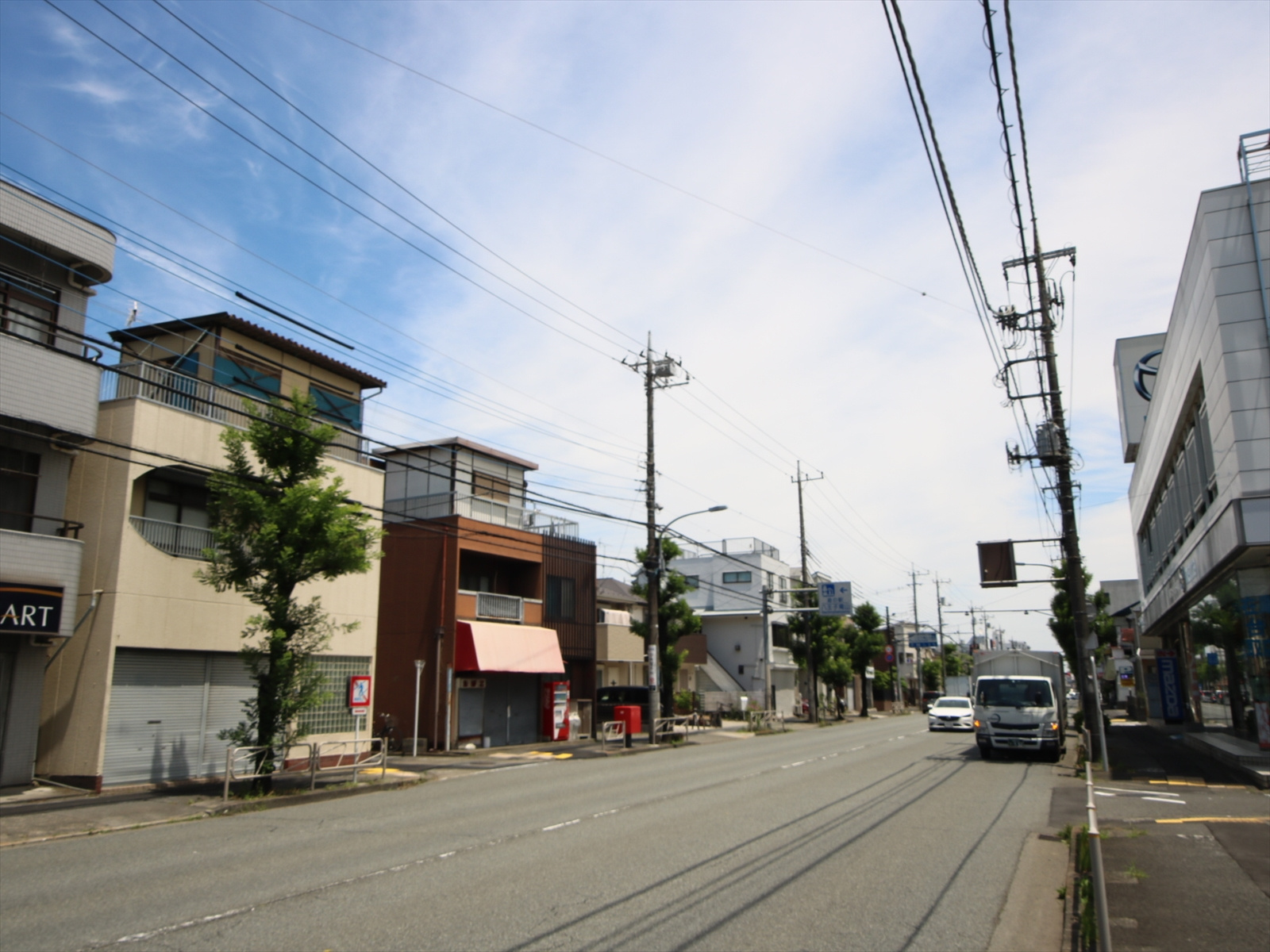 北大通り「関東マツダ八王子平岡店」付近