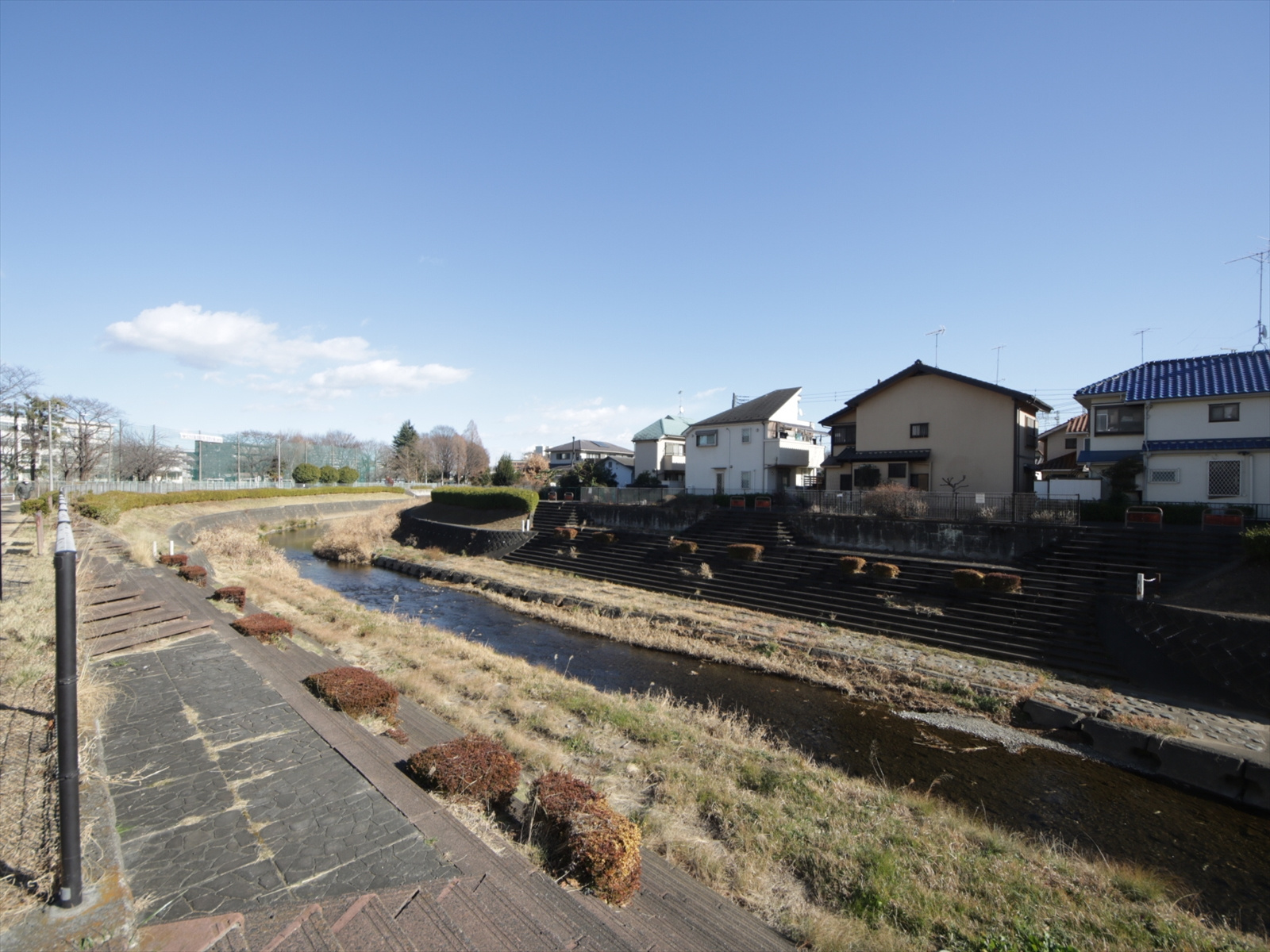 「湯殿川」