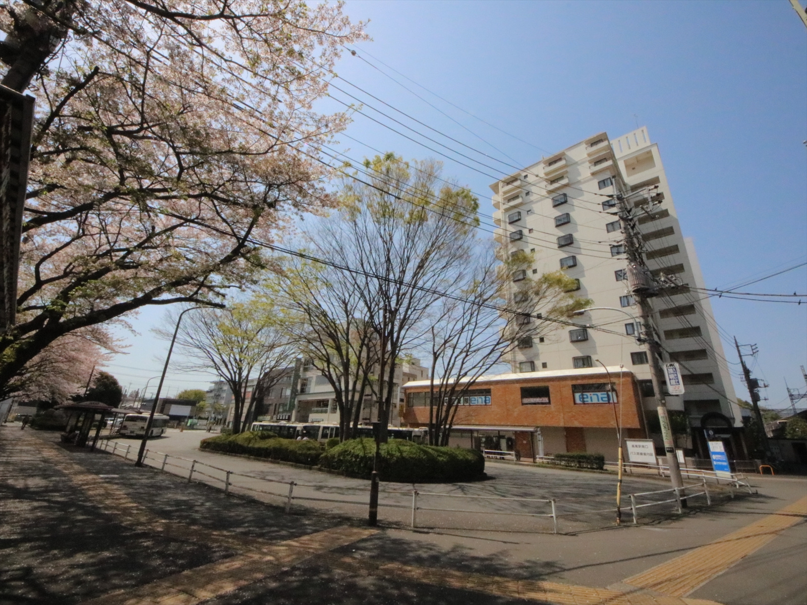 「高尾駅南口バス停」