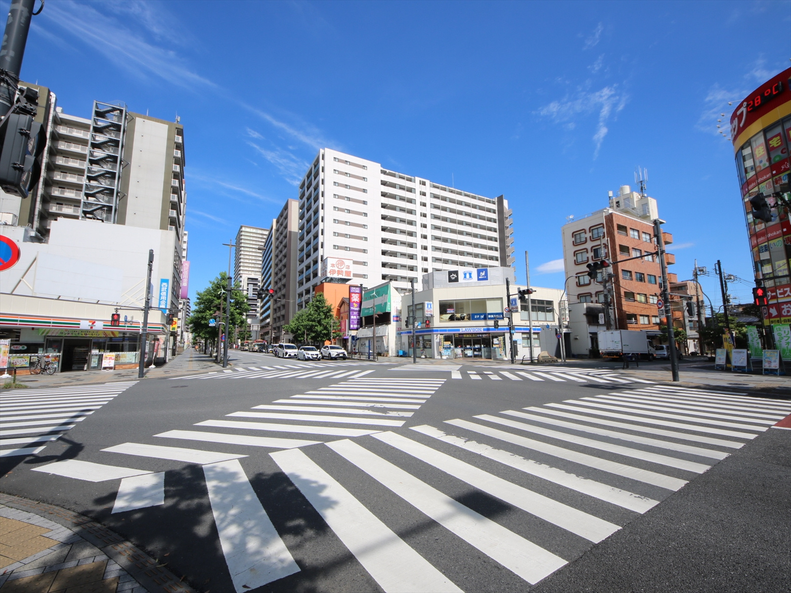 「八日町スクランブル交差点」