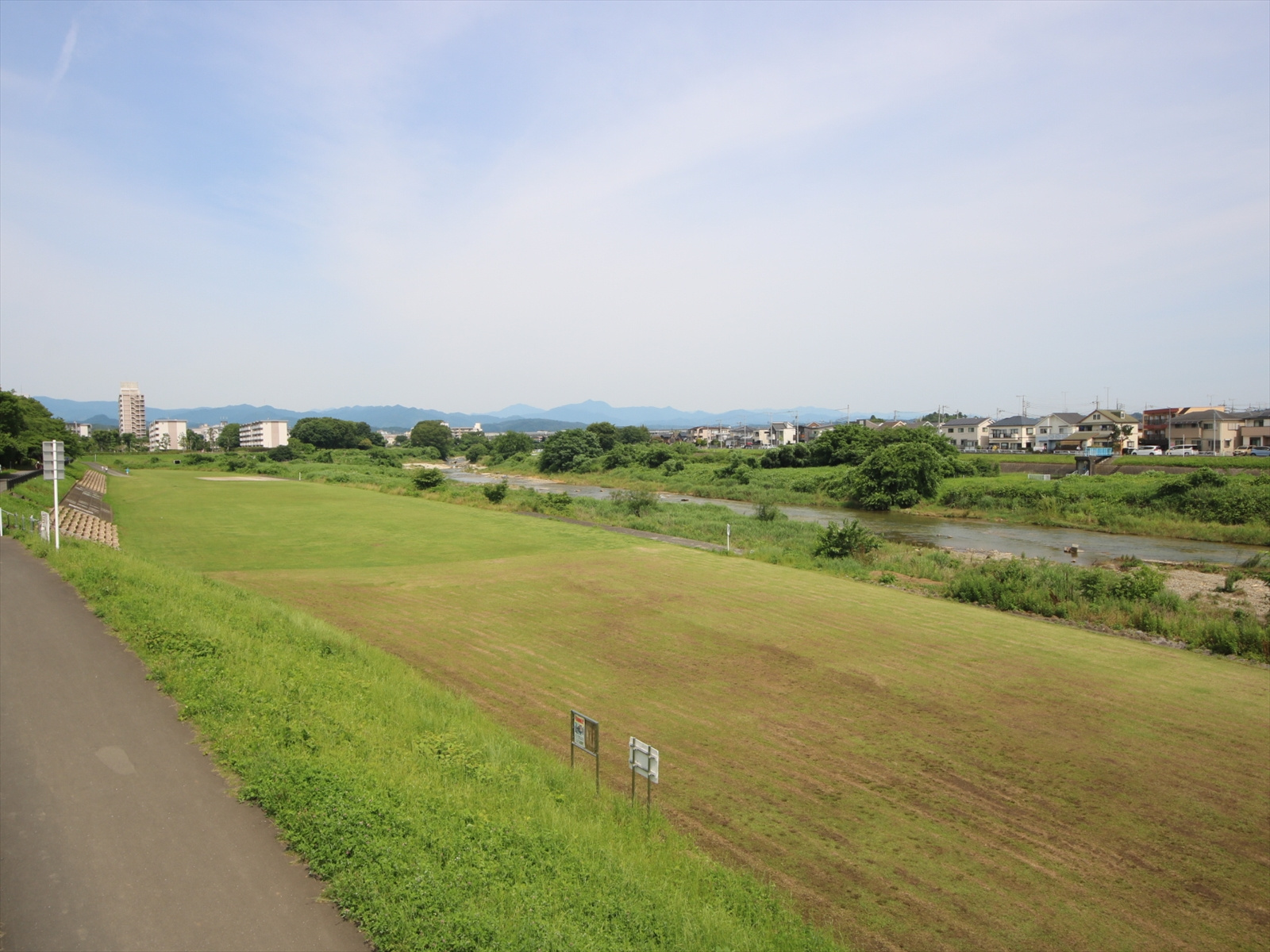 浅川河川敷芝生広場