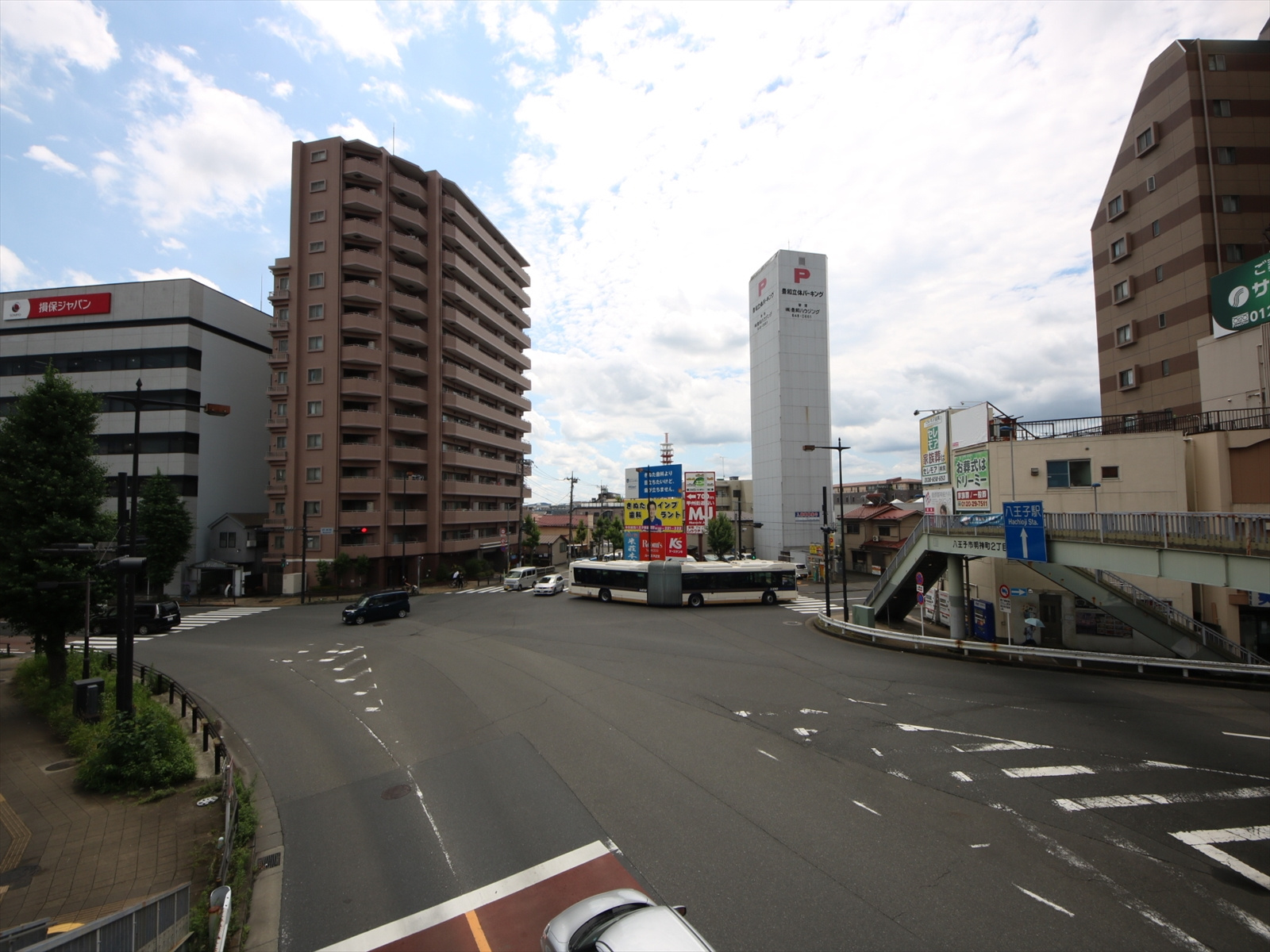 「明神町五差路交差点」