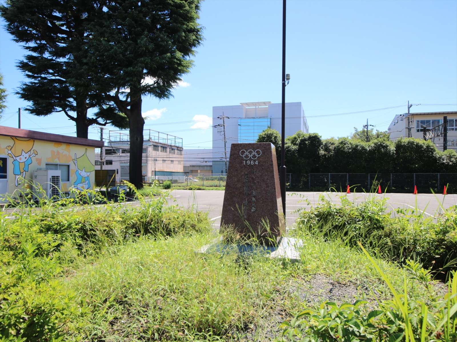 東浅川町陵南会館広場（旧東浅川駅）にあるオリンピック記念碑