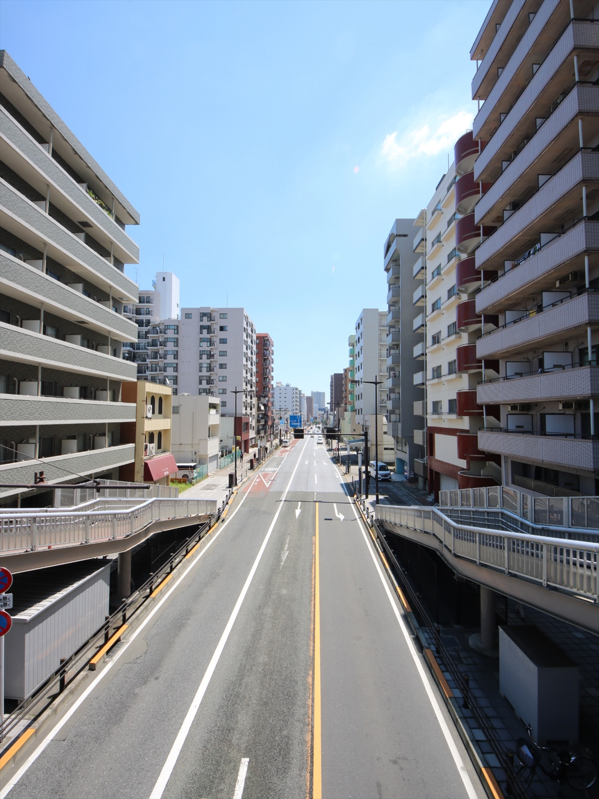 追分町歩道橋から見た国道20号