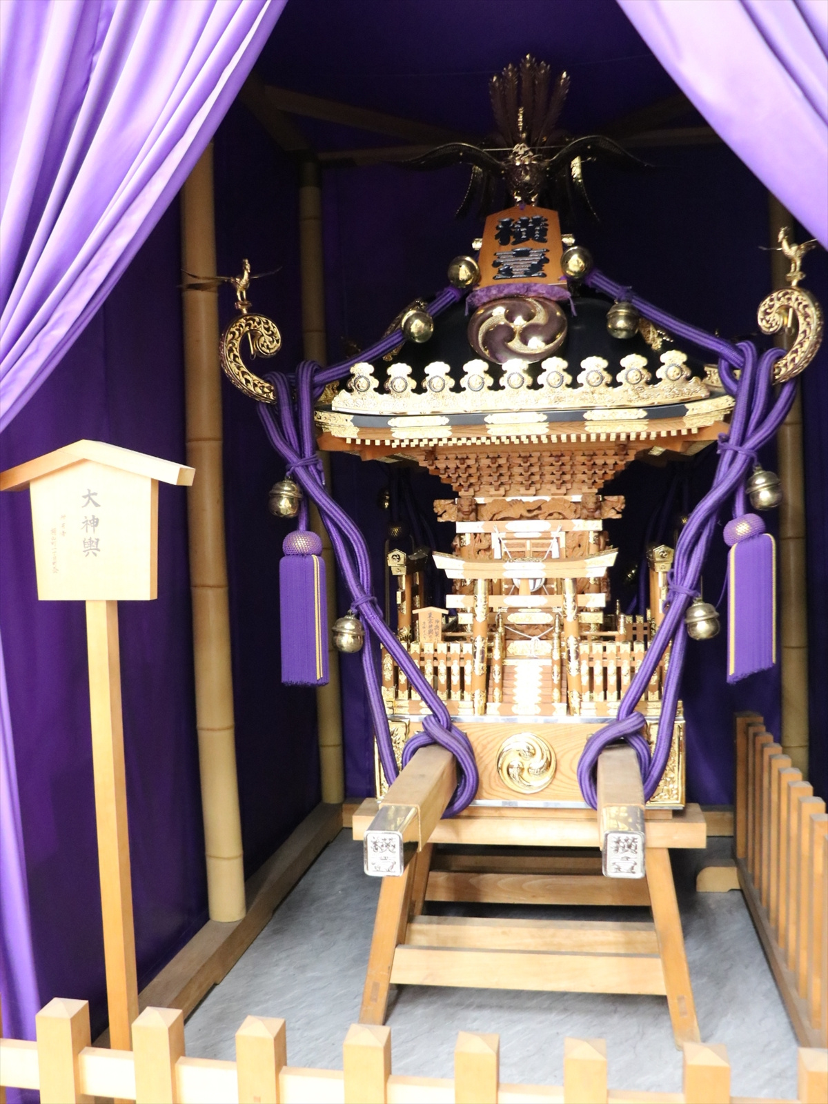 大東京信用組合八王子営業部に展示中の大神輿