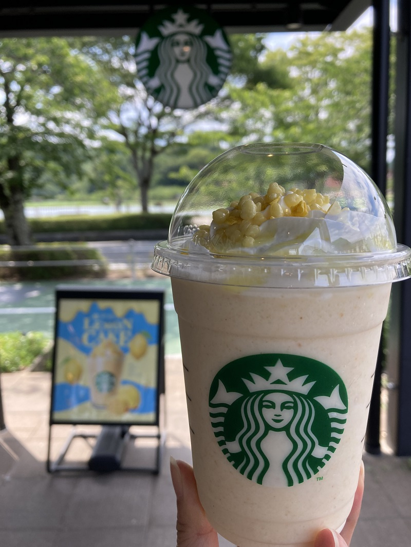 藤枝市の蓮華寺池にて瀬戸内レモンケーキフラペチーノを楽しむの画像