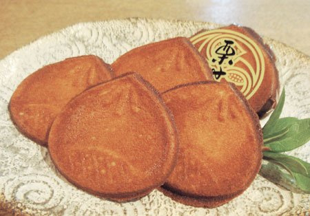 地元で愛される定番のお茶請け【ほさかの栗せん】の画像